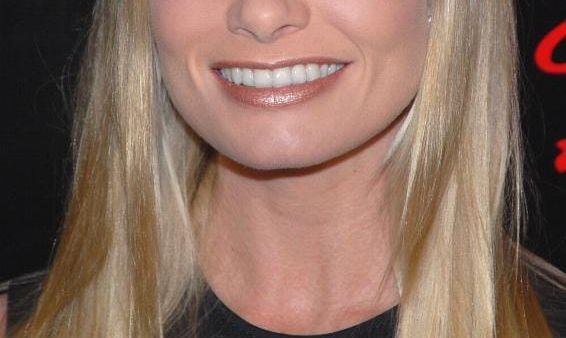 Jaime Pressly largohet nga hoteli në Kaliforni pas ankesave për sjellje