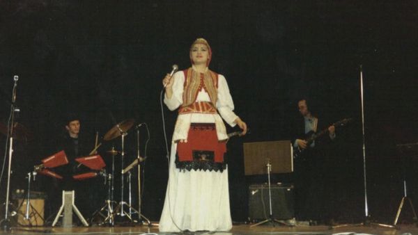 Parashqevi Simaku kërkon ribashkim me djalin dhe rikthim në Kavajë
