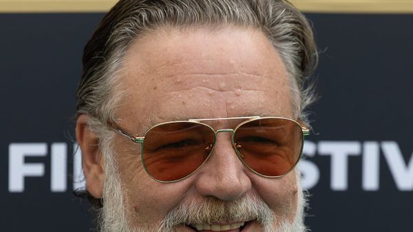 Russell Crowe shfaqet i transformuar në Venecia pas humbjes së 25 kilogramëve