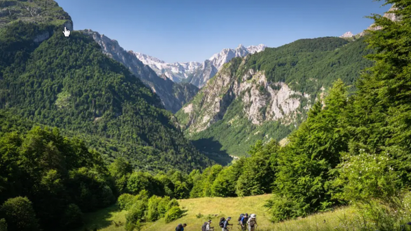 Revista britanike „HELLO!“ thekson Shqipërinë si destinacion turistik tërheqës