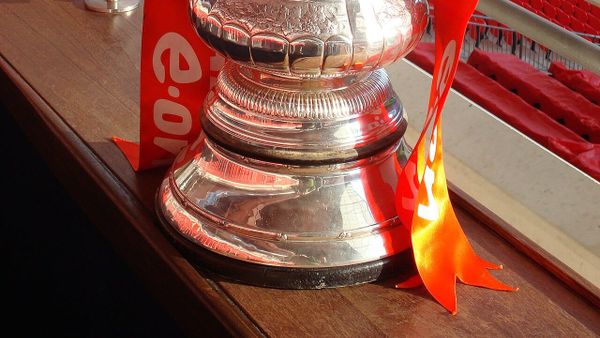 FA Cup ordon riluajm të ndeshjes Woodford Town – Mulbarton Wanderers për gabim arbitri