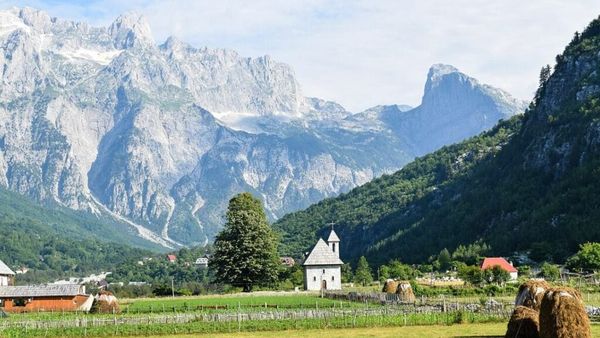 Revista franceze veçon nëntë mrekullitë e Shqipërisë turistike