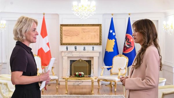 Albulena Haxhiu pret ambasadoren e re të Zvicrës në Kosovë