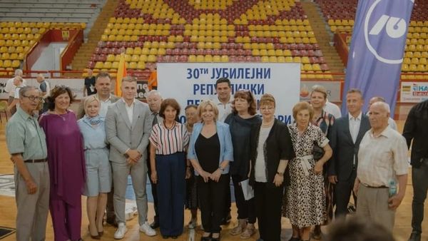 Siljanovska-Davkova në Ohër: Pensionimi nuk është fundi i jetës aktive
