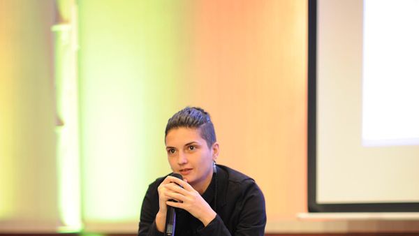 Xheni Karaj ironizon Alfred Cakon pas sulmeve në rrjetet sociale