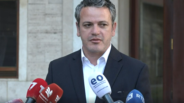 Gashi rikthen kërkesën për ndalim të dokumenteve serbe në Hagë