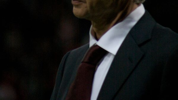 Foto: Wikimedia Commons — Arsène Wenger, official portrait