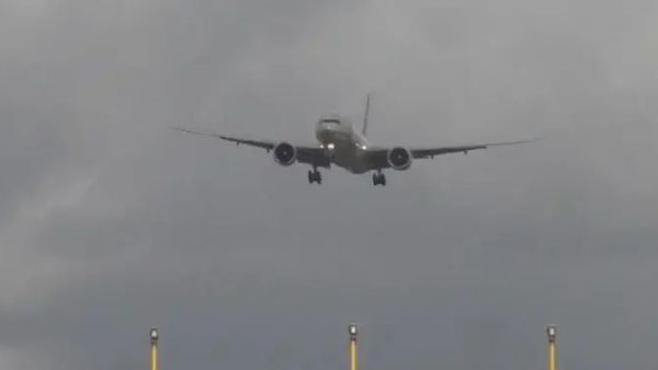 Stuhia në Shkup detyron avionin nga Cyrihu drejt Prishtinës