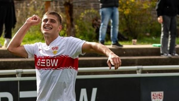 Enis Rexhepi debuton me Stuttgartin II