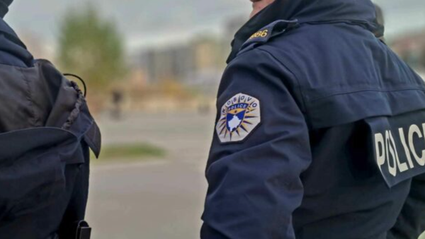 Bastisen dy lokacione në Prishtinë, sekuestrohen armë dhe municion