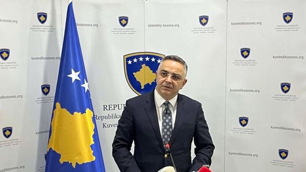 Besnik Tahiri kërkon rezolutë të Kuvendit për vendimin e Hagës