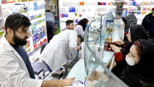 Sektori farmaceutik në Iran përballet me mungesa të barnave