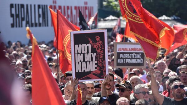 Protesta në qytetet e Kosovës kundër vendimit të Dhomave të Specializuara