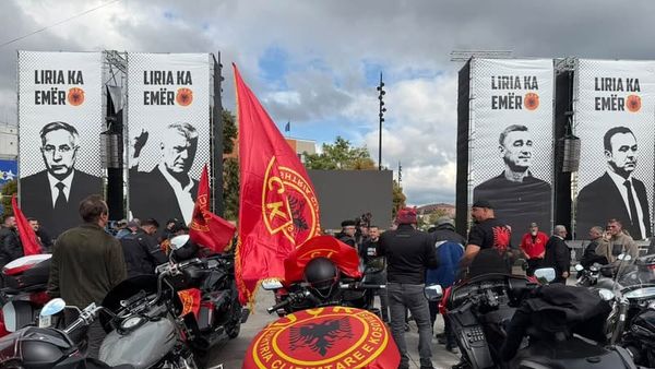 Motoristët e UÇK-së dhe Unionit Shqiptar mbërrijnë në Prishtinë