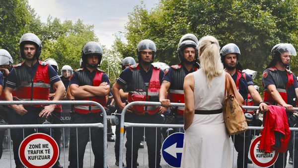 Foto: JavaNews — protesta kundër qeverisë Rama në Tiranë