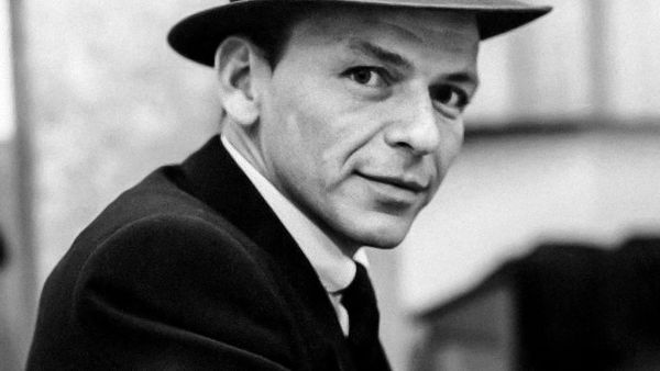 Foto: Wikimedia Commons (Frank Sinatra, 1957 studio portrait)