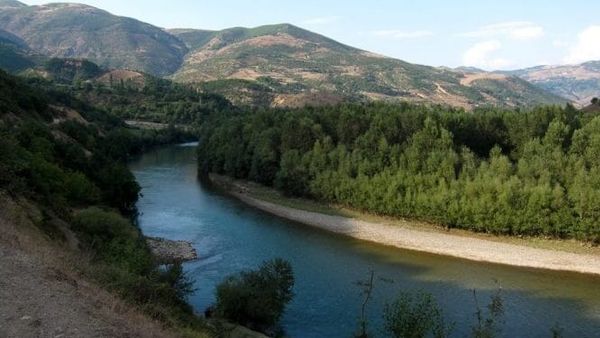 Tragjike në Dibër: Humb jetën e reja në lumin Drini i Zi