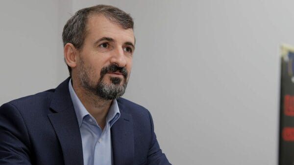 Miftaraj: Gjyqtarët e Kushtetueses po e luajnë rolin e politikanit kushtetutshkelës