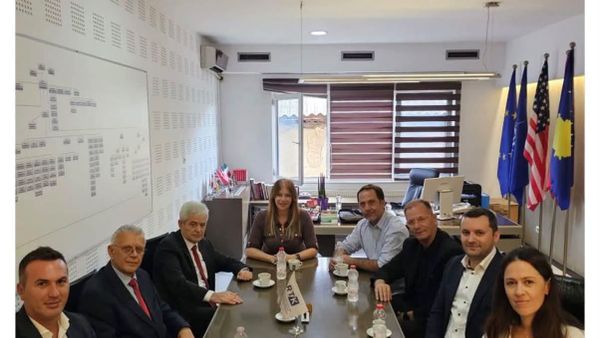 Ali Ahmeti viziton drejtorën e RTK-së Zana Spahiu pas marshimës për çlirimtarët e UÇK-së