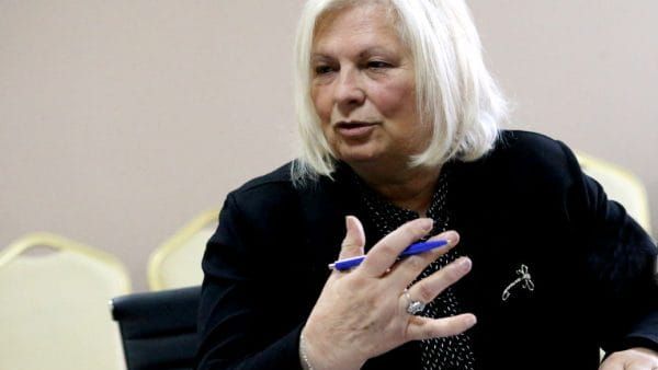 Detajet e ceremonisë së varrimit për veprimtaren Flora Brovina
