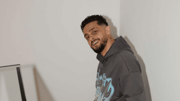DJ Gimbo uron nënën me fotografi nga fëmijëria në Instagram