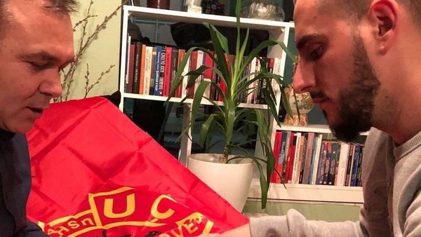 Gold AG ndan fotografi me Rexhep Selimin para gjykimit final