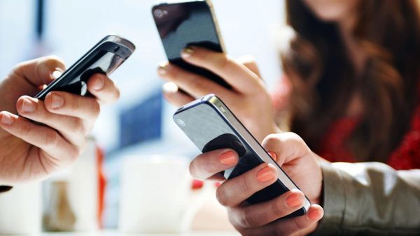 Studim: Përdorimi i madh i rrjeteve sociale lidhet me izolimin social
