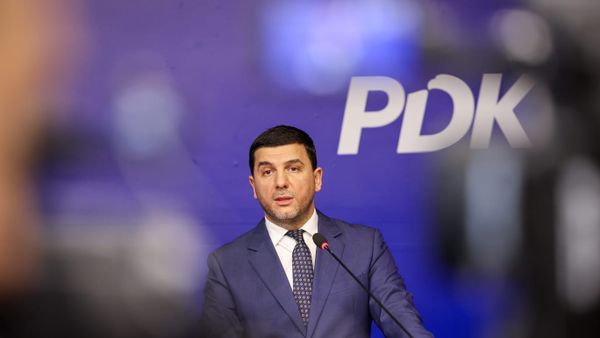 Krasniqi dhe Hoti reagojnë ashpër pas vendimeve të Gjykatës Speciale