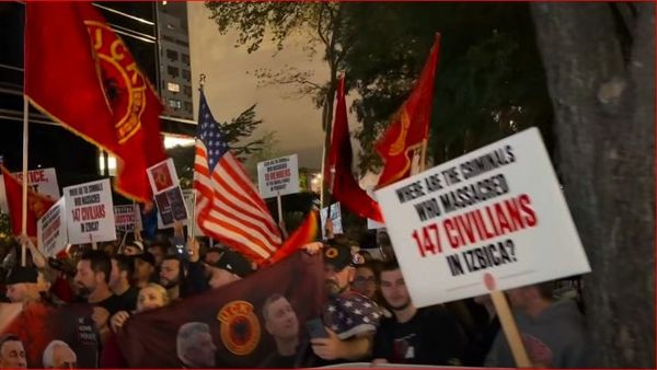 Protestë e shqiptarëve në New York kundër vendimit të Speciales