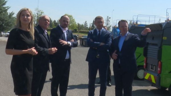 Shkupi dhe dhjetë komuna pajisen me 49 automjete të reja higjiene