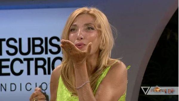 Mimoza Ahmeti përgjigjet me ironi në "intervistën" e vajzës