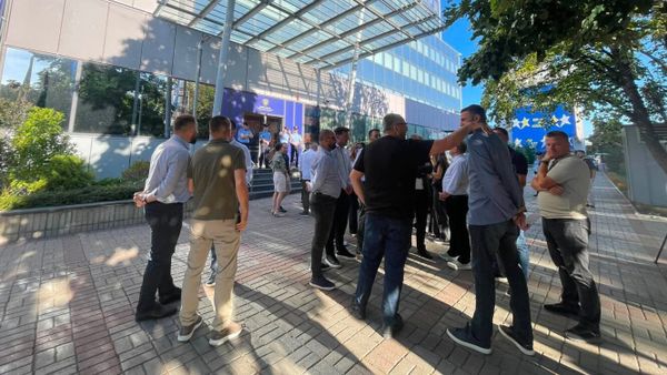 Aktiviste nga Prizreni e Suhareka i bashkohen bllokadës së PDK-së para Qeverisë