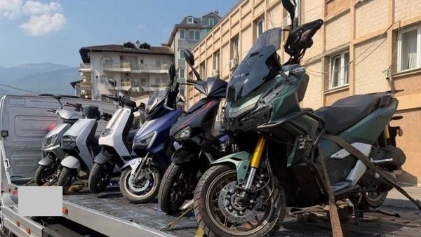Policia në Pejë sekuestron gjashtë motoçikleta gjatë aksionit për sigurinë në shkolla