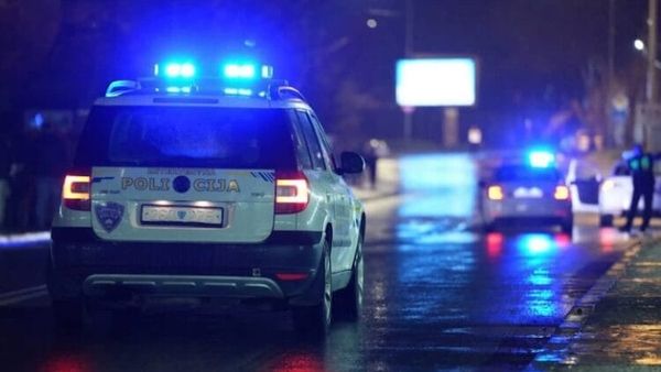 Dy viktima dhe tre të plagosur rëndë në aksident pranë aeroportit të Shkupit
