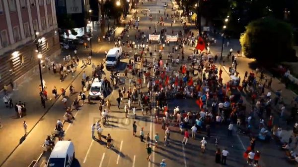 JavaNews: Koincidencë midis protestës në Tiranë dhe tubimit në Prishtinë më 12 shtator