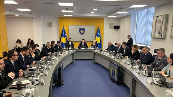 Specialja jashtë agjendës qeveritare teksa mblidhen 35 pika