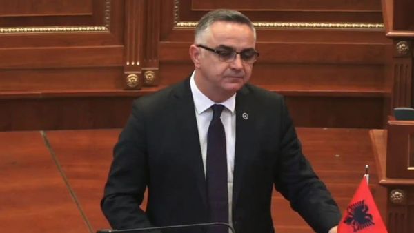 Besnik Tahiri kërkon konstituimin e Kuvendit pas marrëveshjes LDK-LVV për poste