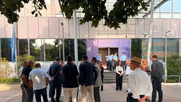 PDK vazhdon bllokimin e hyrjes së Qeverisë së Kosovës