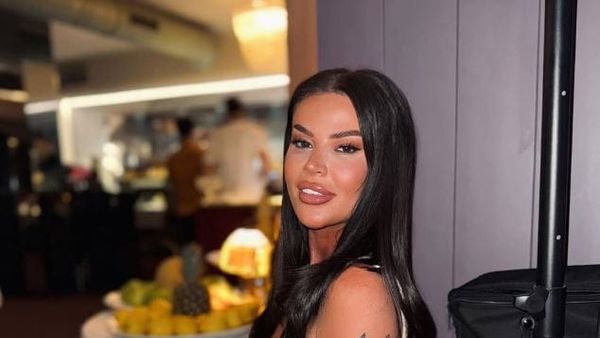 Santiana Maloku publikon fotografi në shoqëri të një mashkulli