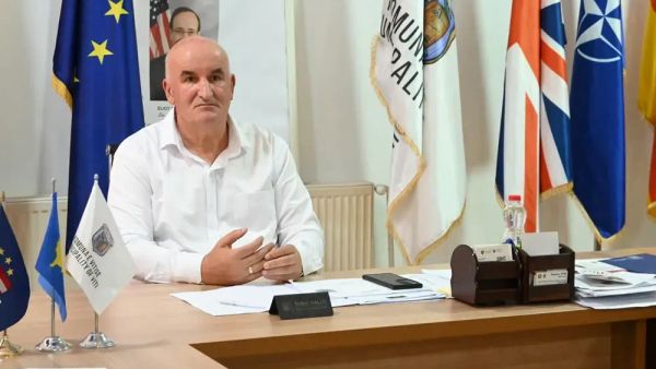 Kryetari i Vitisë uron nxënësit dhe mësimdhënësit për vitin shkollor 2026/2027