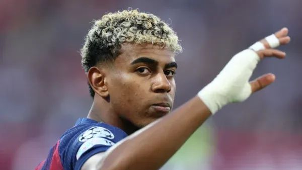Lamine Yamal mungon në stërvitje dhe mbetet në dyshim te Barcelona