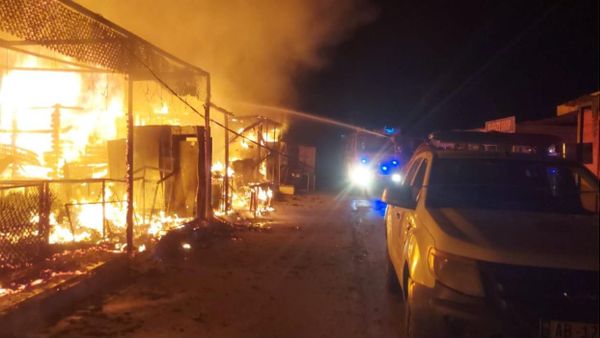 Katër kioska digjen nga zjarri pranë hyrjes së Syrit të Kaltër