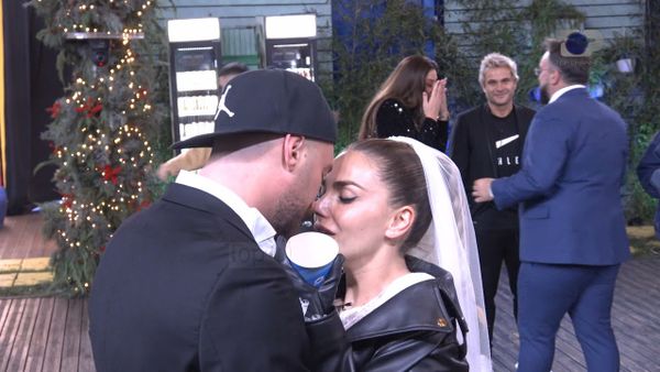 Albërie Hadërgjonaj flet për historinë e dashurisë mes Beatrixës dhe Donaldit