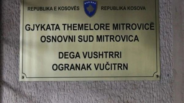 Paraburgim për të dyshuarin e vrasjes në Vushtrri, dy në arrati