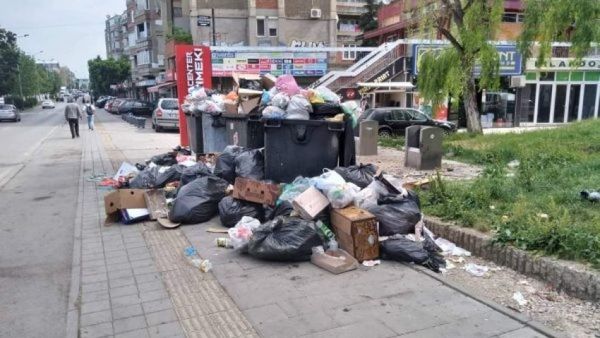 Lagjet e Prishtinës mbushen me mbeturina