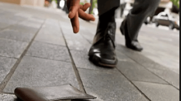 Qytetari në Vushtrri gjen kuletën dhe ia dorëzon Policisë