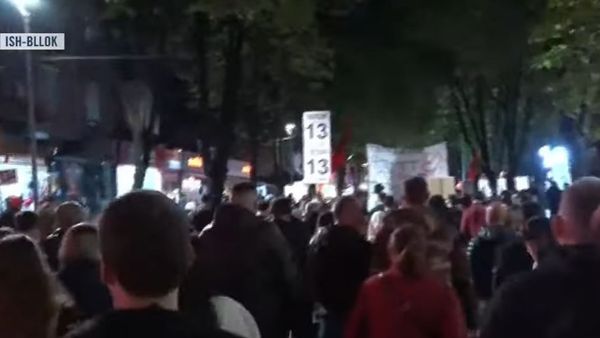 Protesta e 134-të: Qytetarët kërkojnë dorëheqjen e kryeministrit Rama