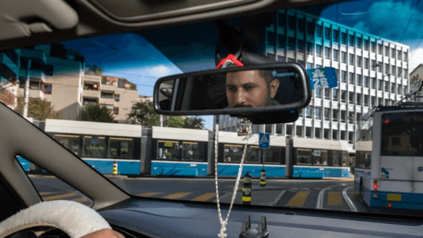 Shoferët e Uberit në Zvicër sfidohen nga fitimet e ulëta