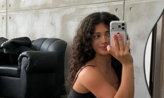 Modelja shqiptare Melimtx tërheq vëmendjen me fotot e reja në rrjetet sociale