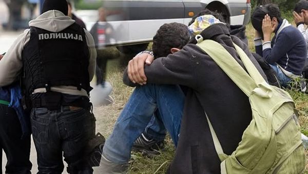 Nëntë emigrantë kapen pranë Bogorodicës dhe dy persona ndalohen